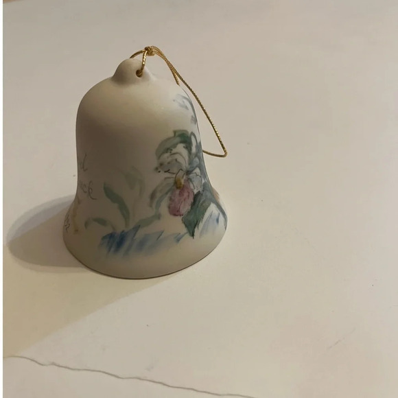 1992 Good Luck Bell Signed Floral Hand Painted Ceramic Unglazed - Picture 2 of 9